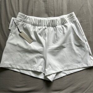 NWT Aritzia The Group Babaton White Weekender Shorts